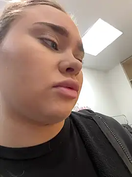 Snapshot of MonicaWestt chatting on February 2026 07:04:01 AM MonicaWestt online show from February 2026 07:04:01 AM