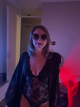 hottogetherNL online show from February 2026 10:30:02 PM