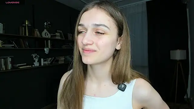 JuliannaLeiding online show from April 2026 07:12:02 PM