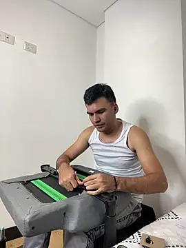 Snapshot of HAMILTONG12 chatting on February 2026 10:17:02 PM HAMILTONG12 online show from February 2026 10:17:02 PM