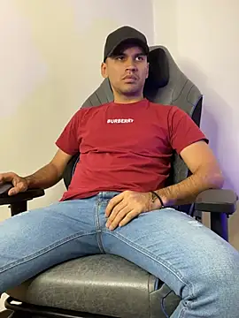 Snapshot of HAMILTONG12 chatting on February 2026 10:49:01 PM HAMILTONG12 online show from February 2026 10:49:01 PM