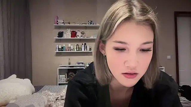 lilXdomiii online show from March 2026 06:27:02 PM