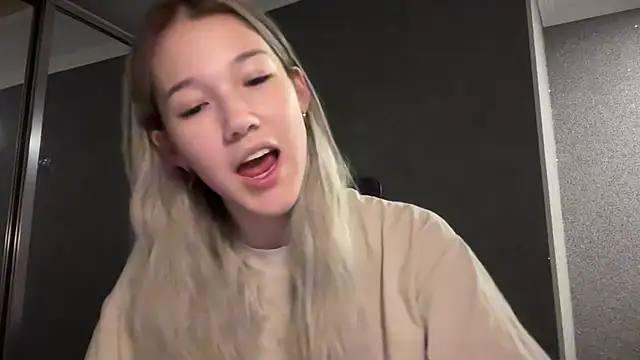 lilXdomiii online show from March 2026 07:42:02 PM