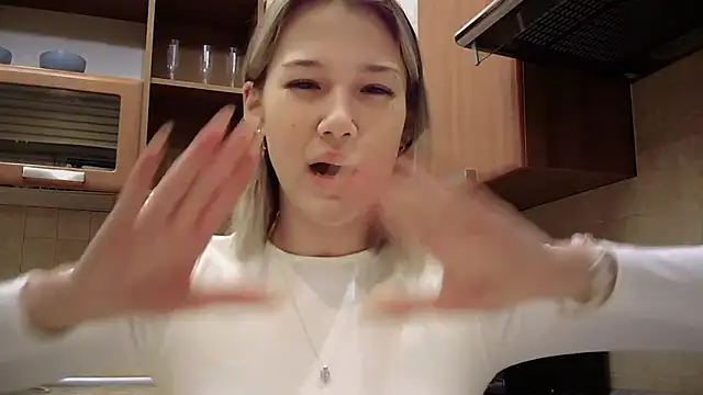 lilXdomiii online show from April 2026 04:22:02 PM