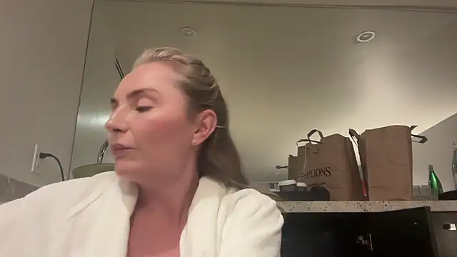 katemoreau98 online show from April 2026 04:43:02 AM