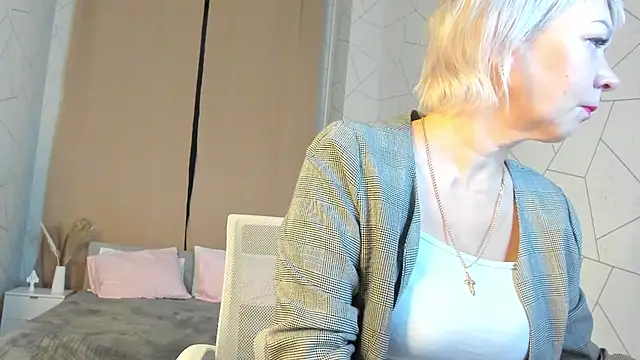 Ann Annise online show from February 2026 01:10:02 AM