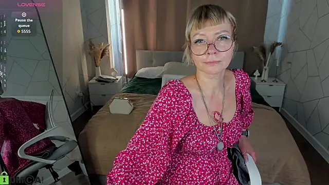 Snapshot of Ann_Annise chatting on July 2026 08:20:01 AM Ann Annise online show from July 2026 08:20:01 AM