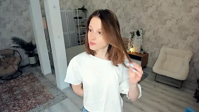 LianneBynon online show from February 2026 08:46:02 AM