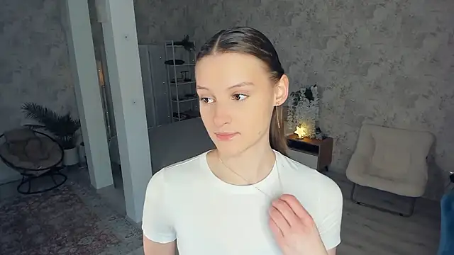 LianneBynon online show from March 2026 08:32:02 AM