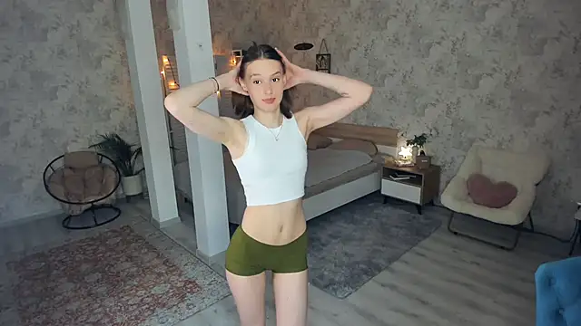 LianneBynon online show from June 2026 08:31:02 AM