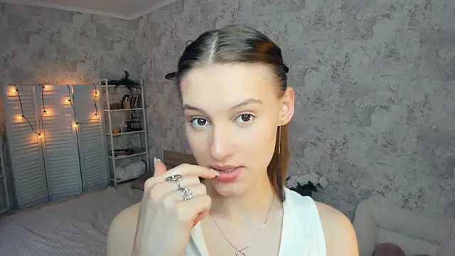LianneBynon online show from June 2026 08:31:01 AM