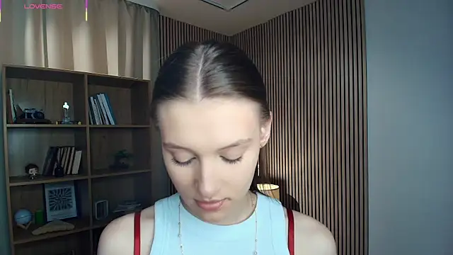 LianneBynon online show from July 2026 09:02:02 AM
