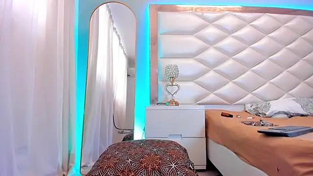 Snapshot of EvelynDivine chatting on February 2026 01:21:01 PM EvelynDivine online show from February 2026 01:21:01 PM