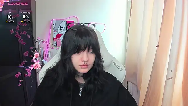 Snapshot of Emma_Darkkk chatting on February 2026 04:22:02 AM Emma Darkkk online show from February 2026 04:22:02 AM