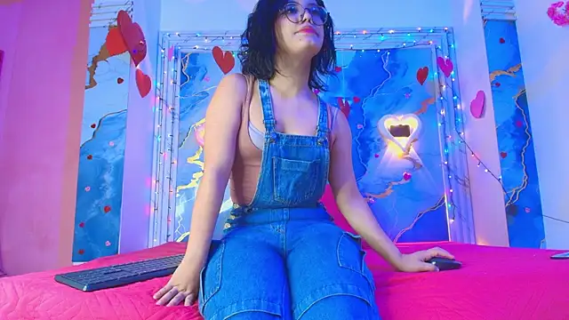 Snapshot of Eleanor_rigby5 chatting on February 2026 03:07:02 AM Eleanor rigby5 online show from February 2026 03:07:02 AM