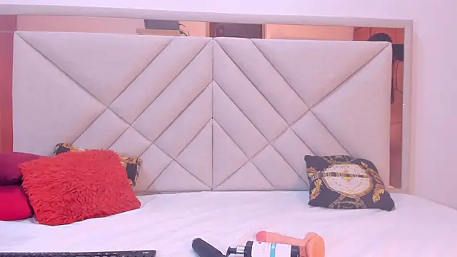 Snapshot of AmberQueen1 chatting on February 2026 12:06:01 PM AmberQueen1 online show from February 2026 12:06:01 PM