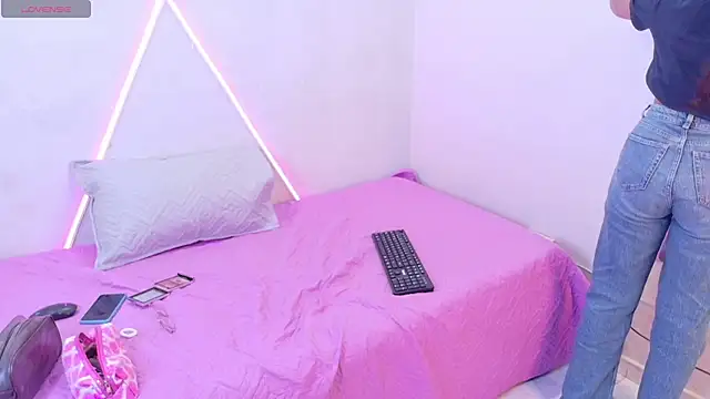 LeaneRous online show from February 2026 12:22:02 PM