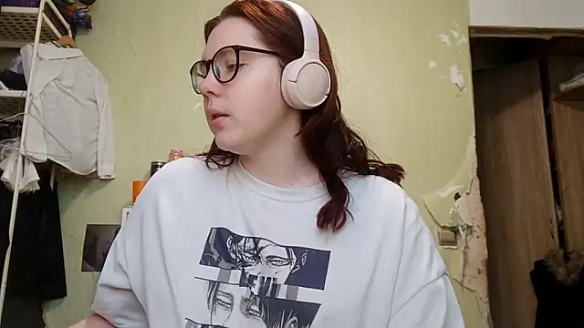 Snapshot of VannessaDillenbeck chatting on February 2026 07:45:01 AM VannessaDillenbeck online show from February 2026 07:45:01 AM