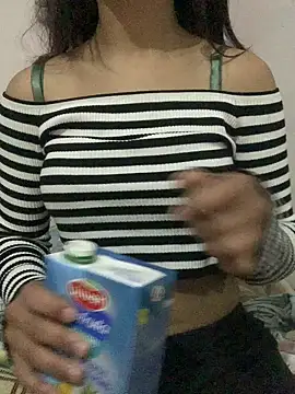 Snapshot of Nour-Lina chatting on March 2026 01:40:02 PM Nour-Lina online show from March 2026 01:40:02 PM