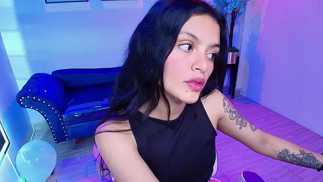 Maddie T18 online show from April 2026 09:39:33 PM