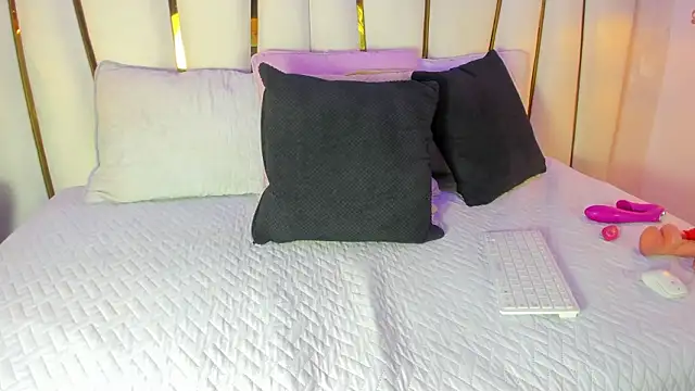 Snapshot of SofiaGlow_ chatting on February 2026 03:17:01 AM SofiaGlow online show from February 2026 03:17:01 AM