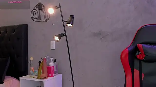 naomi  blair online show from April 2026 02:56:01 AM