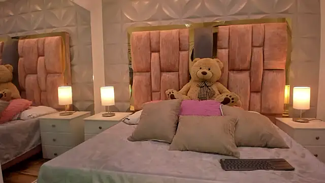 Snapshot of Paris_Velvet chatting on February 2026 10:19:02 PM Paris Velvet online show from February 2026 10:19:02 PM