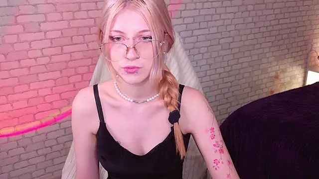 Snapshot of alicedews chatting on March 2026 02:12:02 PM alicedews online show from March 2026 02:12:02 PM