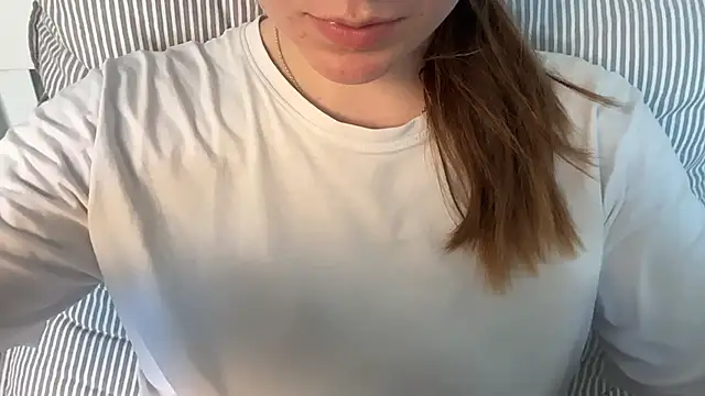 Snapshot of Lucyschickt chatting on June 2026 04:00:02 PM Lucyschickt online show from June 2026 04:00:02 PM