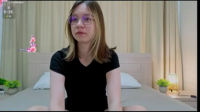 Snapshot of alorenna chatting on February 2026 06:19:02 AM alorenna online show from February 2026 06:19:02 AM