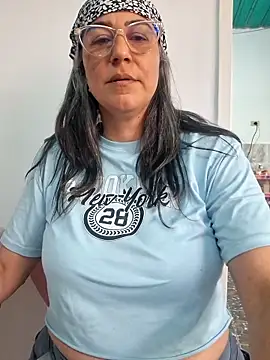 Snapshot of katy_randy1 chatting on May 2026 09:42:01 PM katy randy1 online show from May 2026 09:42:01 PM