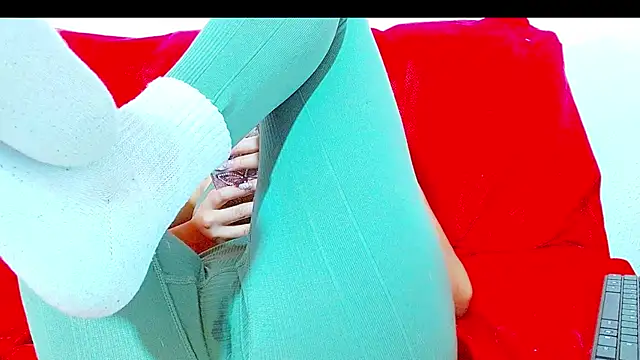 Snapshot of violletsweetie chatting on February 2026 06:41:01 PM violletsweetie online show from February 2026 06:41:01 PM