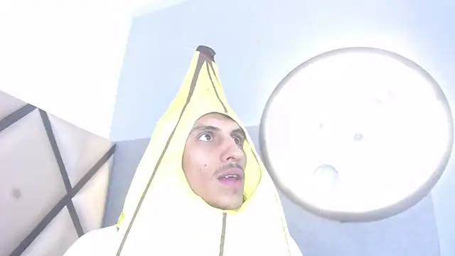 Snapshot of Noha-Smith chatting on February 2026 04:30:02 AM Noha-Smith online show from February 2026 04:30:02 AM