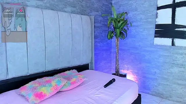 Snapshot of IsabellaRossi_ chatting on February 2026 12:10:02 PM IsabellaRossi online show from February 2026 12:10:02 PM