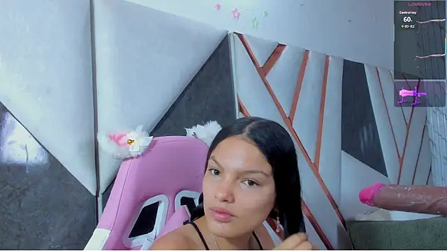 Snapshot of isa_kolins chatting on June 2026 11:10:01 AM isa kolins online show from June 2026 11:10:01 AM