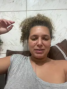 Snapshot of LoiraQuente69 chatting on May 2026 01:57:02 AM LoiraQuente69 online show from May 2026 01:57:02 AM