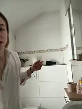 Snapshot of romyxxs chatting on February 2026 08:42:01 AM romyxxs online show from February 2026 08:42:01 AM