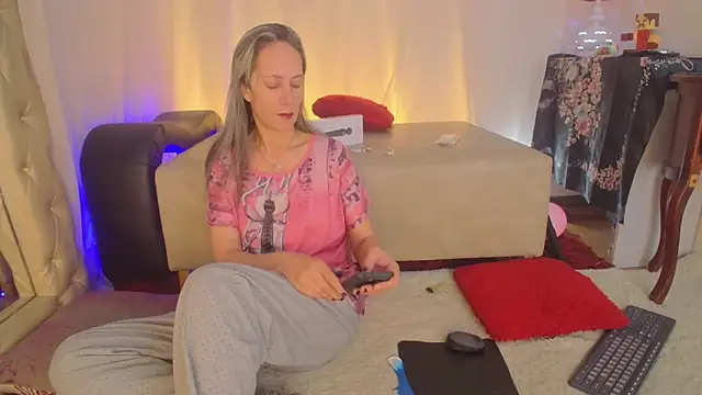 Snapshot of laurasofia45 chatting on June 2026 11:19:02 AM laurasofia45 online show from June 2026 11:19:02 AM