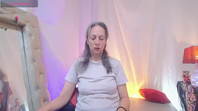 Snapshot of laurasofia45 chatting on July 2026 08:10:01 AM laurasofia45 online show from July 2026 08:10:01 AM