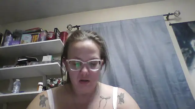 lickablelynn87 online show from March 2026 12:39:01 AM