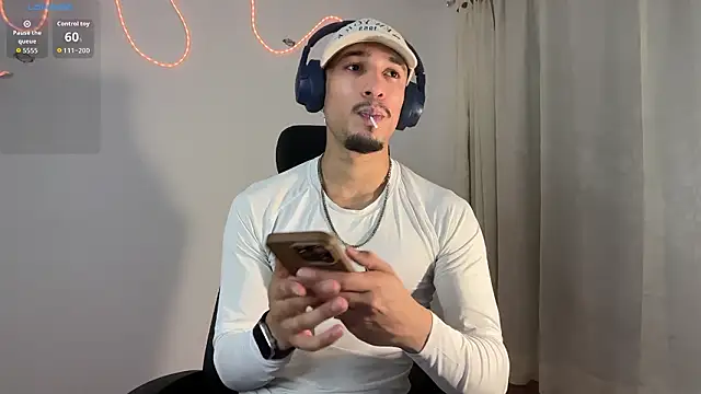 Snapshot of rafael_stone11 chatting on February 2026 12:20:02 AM rafael stone11 online show from February 2026 12:20:02 AM