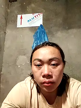 Snapshot of Bella-222 chatting on February 2026 01:15:01 PM Bella-222 online show from February 2026 01:15:01 PM