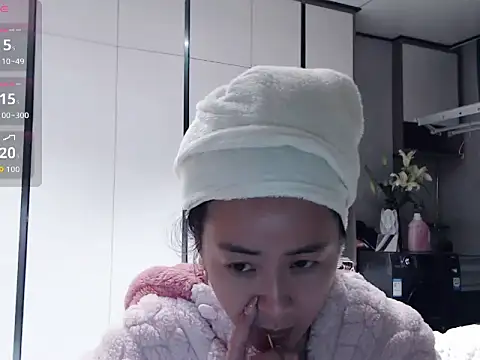 Snapshot of Tsuki-y chatting on March 2026 04:20:01 PM Tsuki-y online show from March 2026 04:20:01 PM