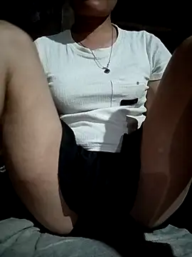 Snapshot of Momo-biki chatting on June 2026 11:25:02 AM Momo-biki online show from June 2026 11:25:02 AM
