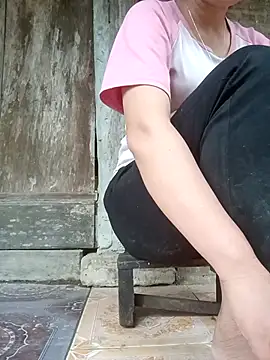Snapshot of Momo-biki chatting on July 2026 01:53:01 AM Momo-biki online show from July 2026 01:53:01 AM