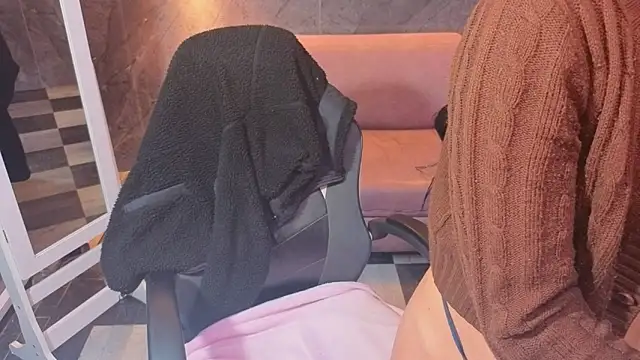 Sophie jones b online show from April 2026 12:33:01 PM