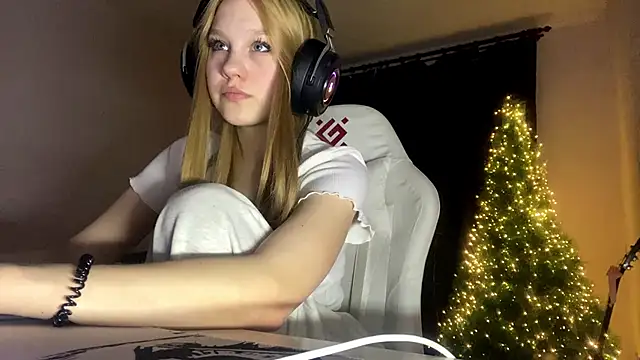 Snapshot of axin_burnell chatting on February 2026 06:14:01 PM axin burnell online show from February 2026 06:14:01 PM