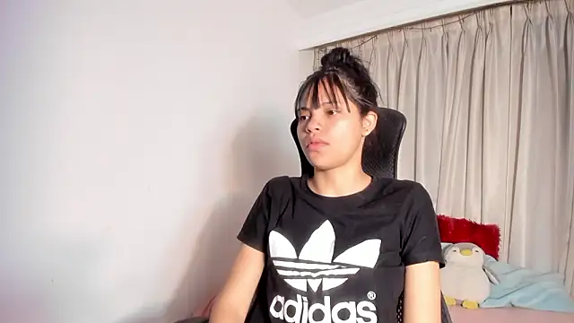 Snapshot of kendall_hernandez chatting on February 2026 02:20:02 PM kendall hernandez online show from February 2026 02:20:02 PM