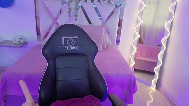 NEFTIS TAY online show from April 2026 07:14:01 PM