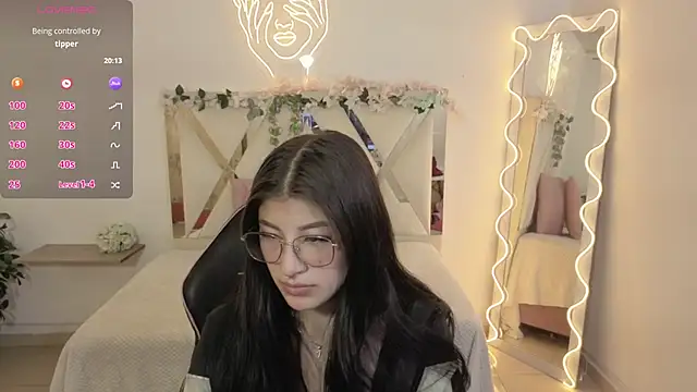 NEFTIS TAY online show from April 2026 07:14:01 PM